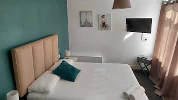 1 bedroom, iron/ironing board, free WiFi, bed sheets