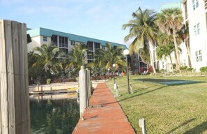 Property grounds - Two Bedroom Condo mins from beach (Freeport)