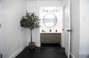 Interior - Two Bedroom Condo mins from beach (Freeport)