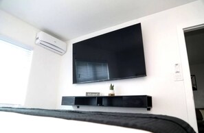 2 bedrooms, iron/ironing board, WiFi, bed sheets - Two Bedroom Condo mins from beach (Freeport)