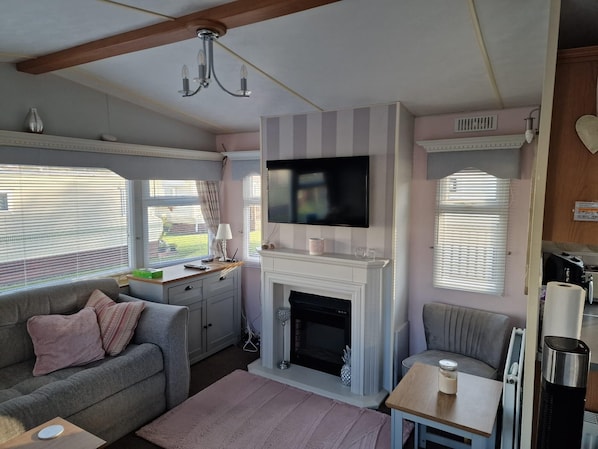 Chalet | Interior - Lovely pet Friendly 4 Berth Caravan in Morecambe (Morecambe)