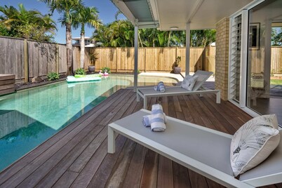 Wurtulla Beachside Haven, Steps to the Sea & Pool