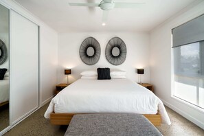 4 bedrooms, desk, iron/ironing board, travel cot - Wurtulla Beachside Haven, Steps to the Sea & Pool (Mooloolaba Region)