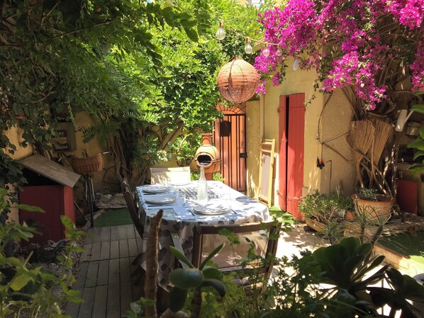 Outdoor dining - Rare, Maison à Endoume (Marseille)