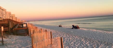 Una spiaggia nelle vicinanze