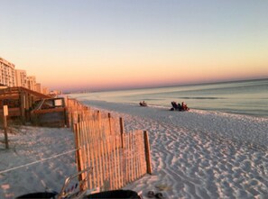 Beach nearby - Sandpiper Cove 8220 Updated Condo In Destin, FL  3-minute walk to the beach! (Destin)