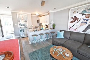 Een smart-tv en boeken