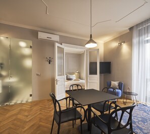 Appartamento Spacy | Living area | Flat-screen TV - URBANAUTS BELETAGES Sonata (Trieste)