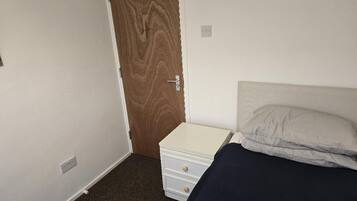 House | 4 bedrooms, free WiFi, bed sheets