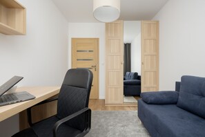 2 bedrooms, desk, laptop workspace, bed sheets - Apartment for 6 in Warsaw by Renters (Warsaw)