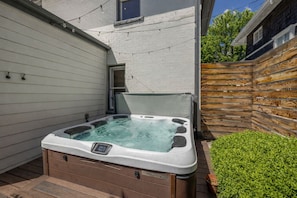 Bain à remous extérieur