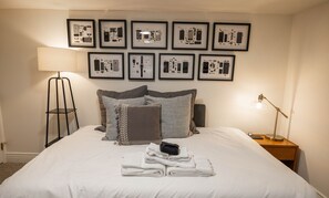 4 bedrooms, desk, iron/ironing board, free WiFi