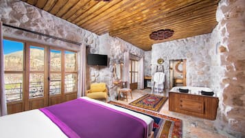 Luxury Suite, Bathtub, Valley View | Premium bedding, minibar, individually decorated, soundproofing