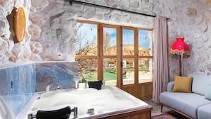 Deluxe Room, Bathtub, Valley View | Ruang tamu