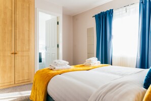 Hus | 4 soverom, strykejern/-brett, wi-fi (inkludert) og sengetøy