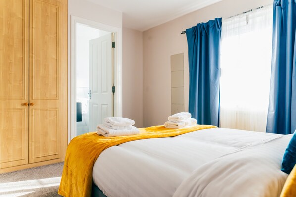 House | 4 bedrooms, iron/ironing board, free WiFi, bed sheets