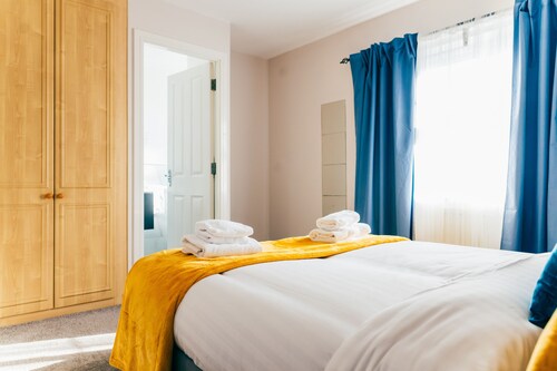 Remarkable 4-bed House in Cardiff