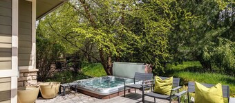 Elegant Boise River Home at Bown Crossing with Hot Tub
