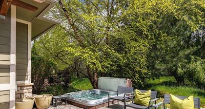 Elegant Boise River Home at Bown Crossing with Hot Tub