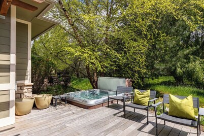 Elegant Boise River Home at Bown Crossing with Hot Tub