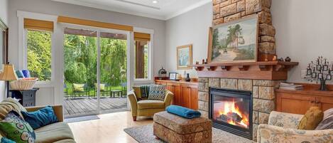 Televisión y chimenea