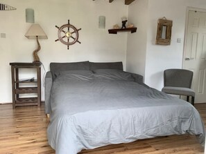 1 chambre, fer et planche à repasser, lit parapluie, Wi-Fi