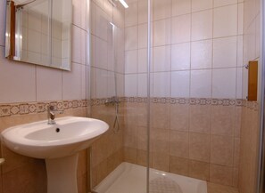 Luxury Apartment | Bathroom - Phaedrus Living: Universal City Flat Alina (Paphos)