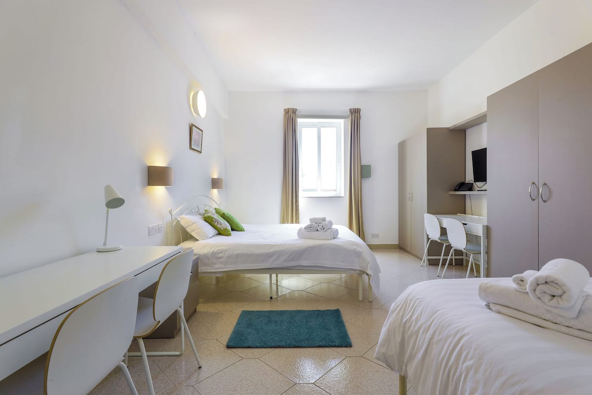Triple Room | In-room safe, desk, laptop workspace, iron/ironing board