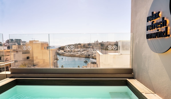 Kolam renang outdoor