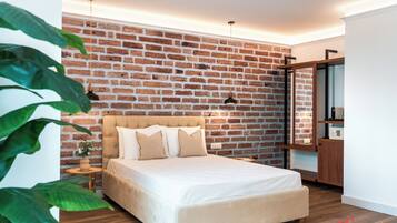 Double Room, Balcony | In-room safe, desk, soundproofing, iron/ironing board