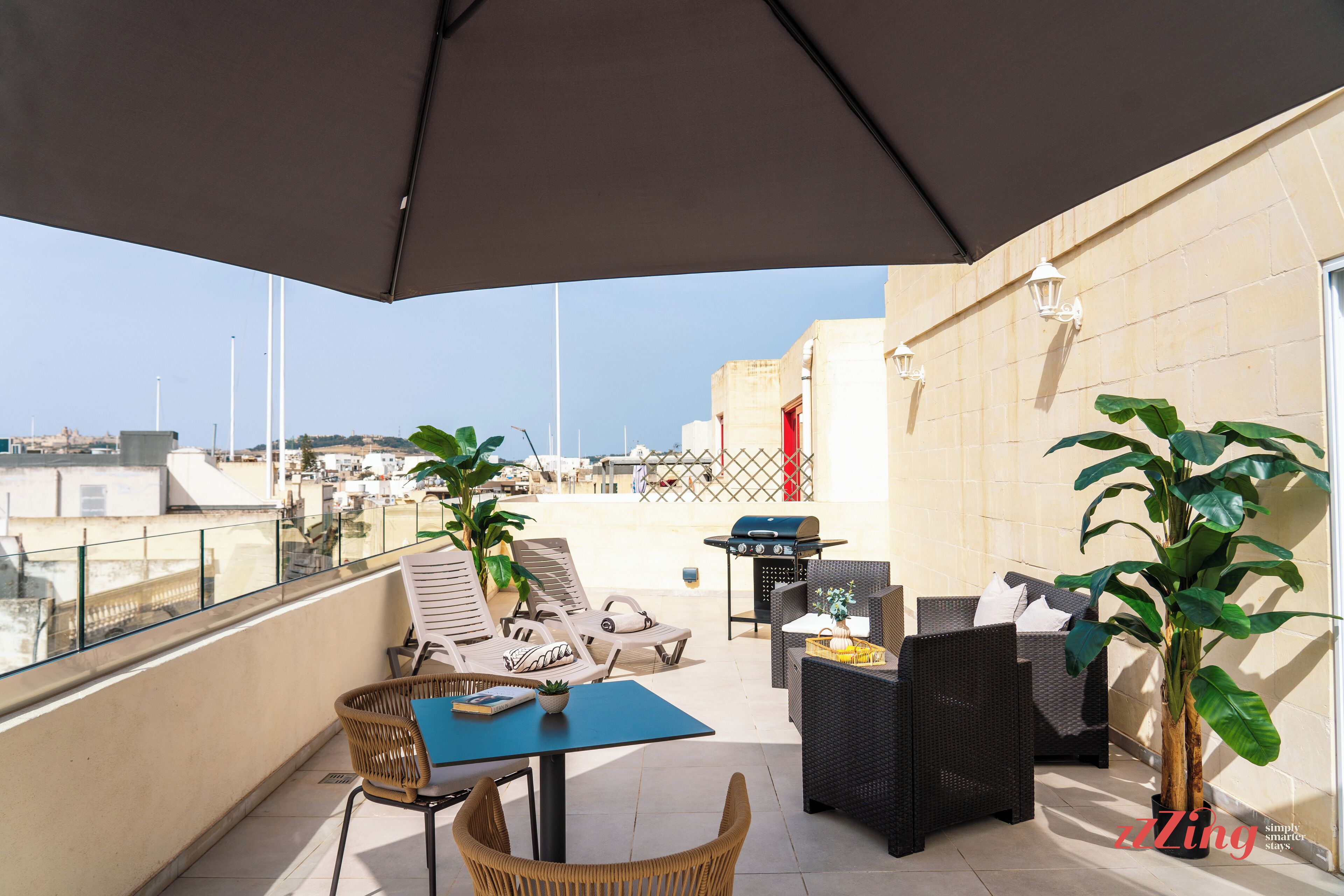 Photo - Mosta Stays by Zzzing