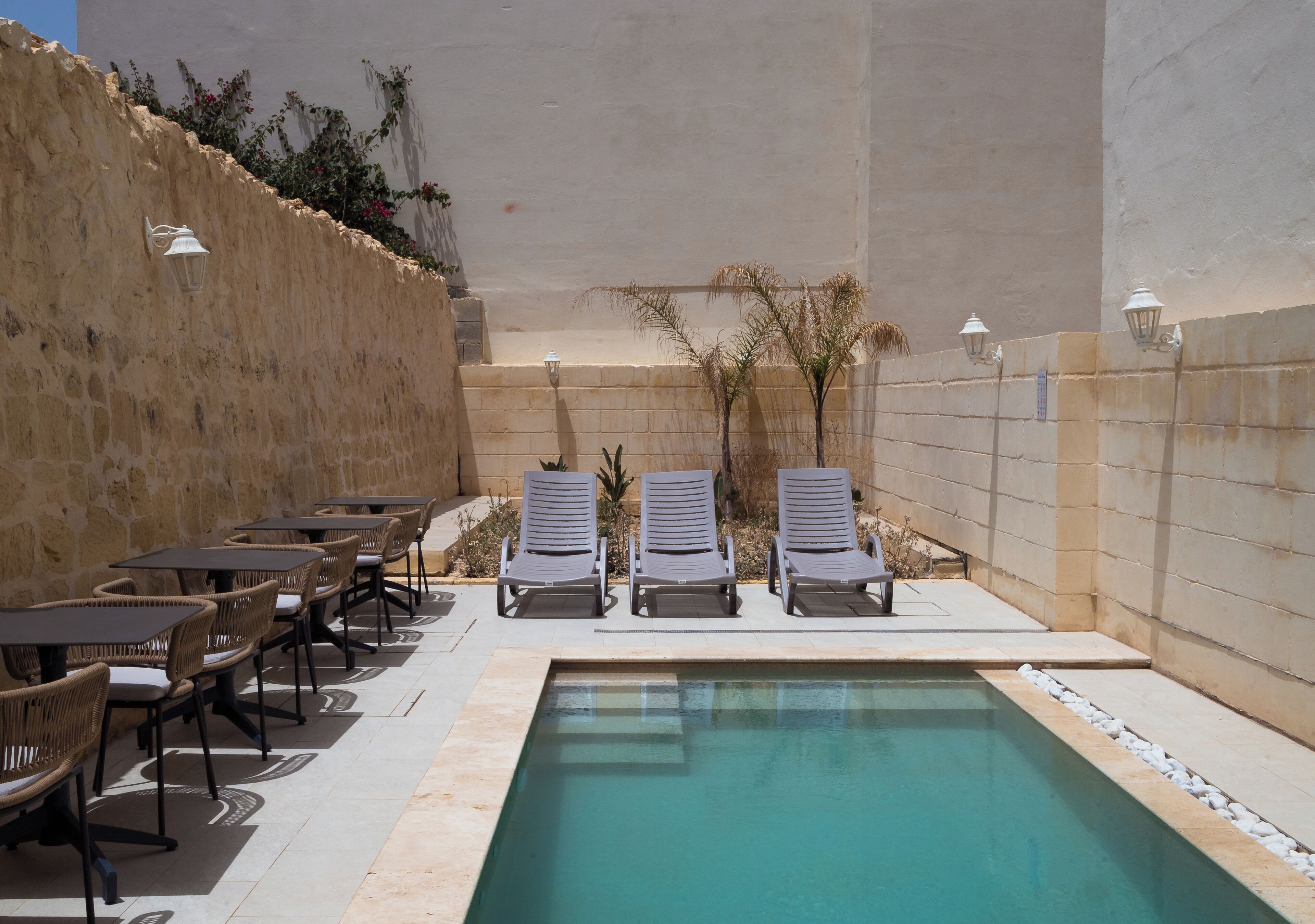 Photo - Mosta Stays by Zzzing