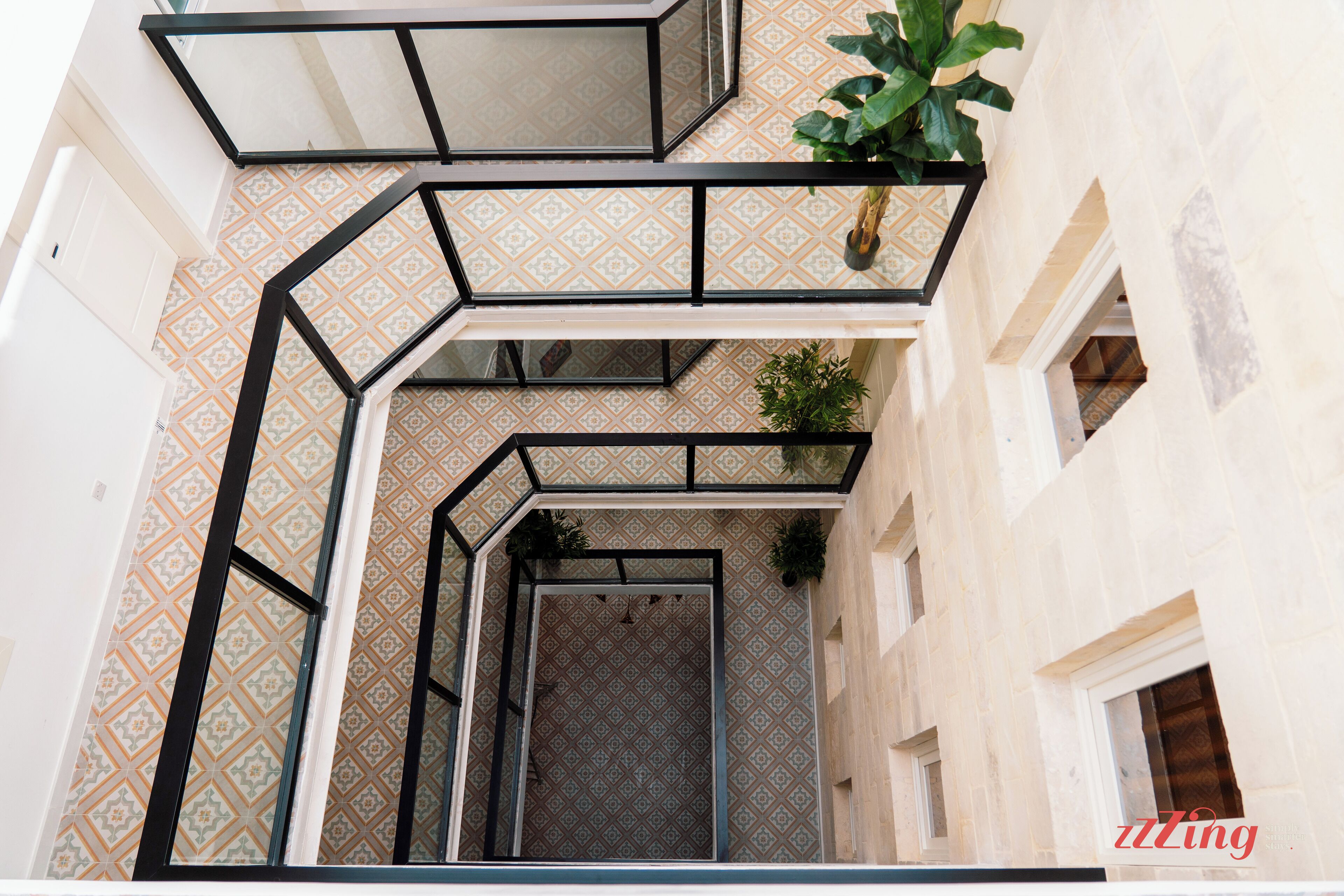 Photo - Mosta Stays by Zzzing