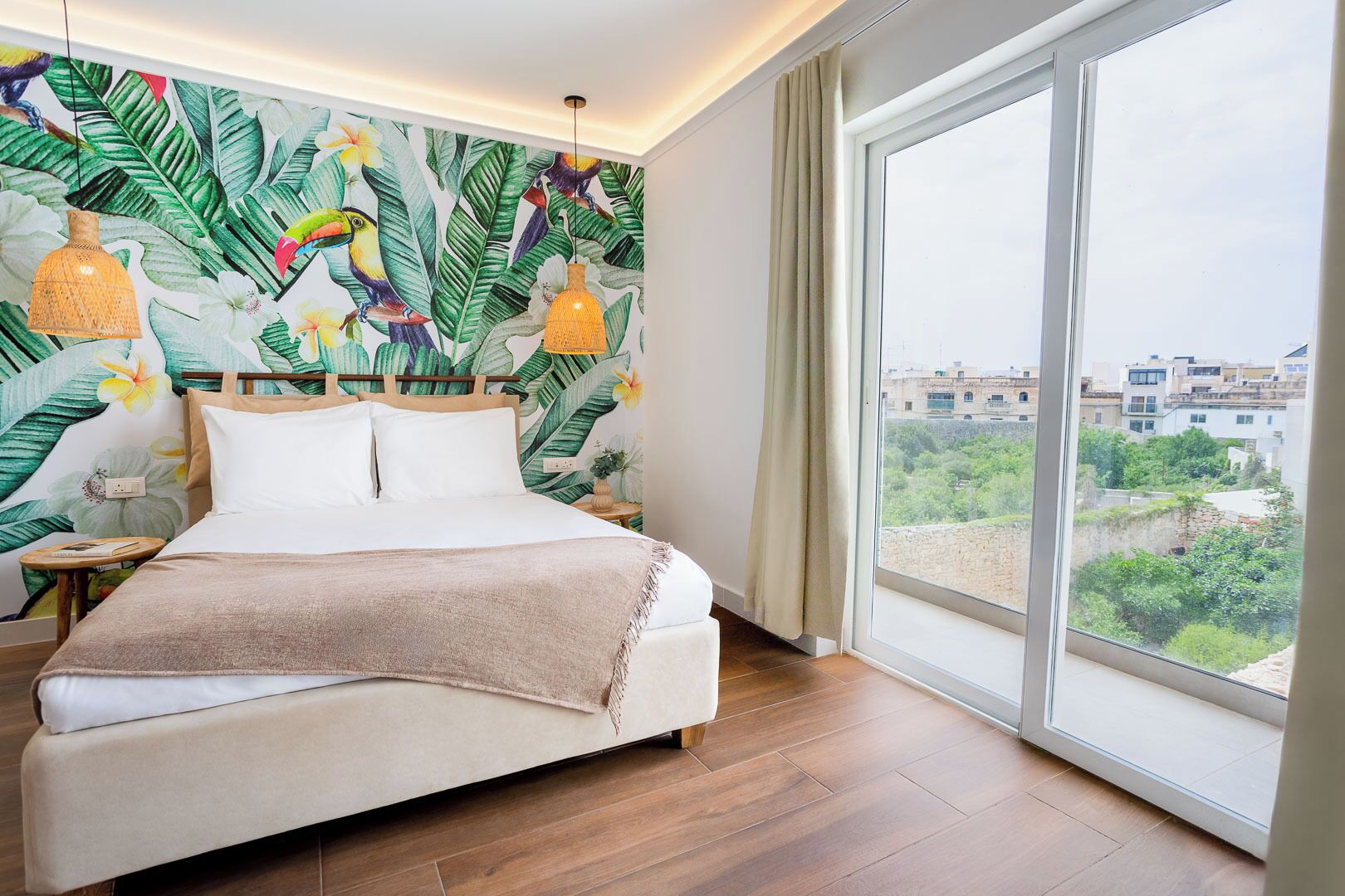 Photo - Mosta Stays by Zzzing