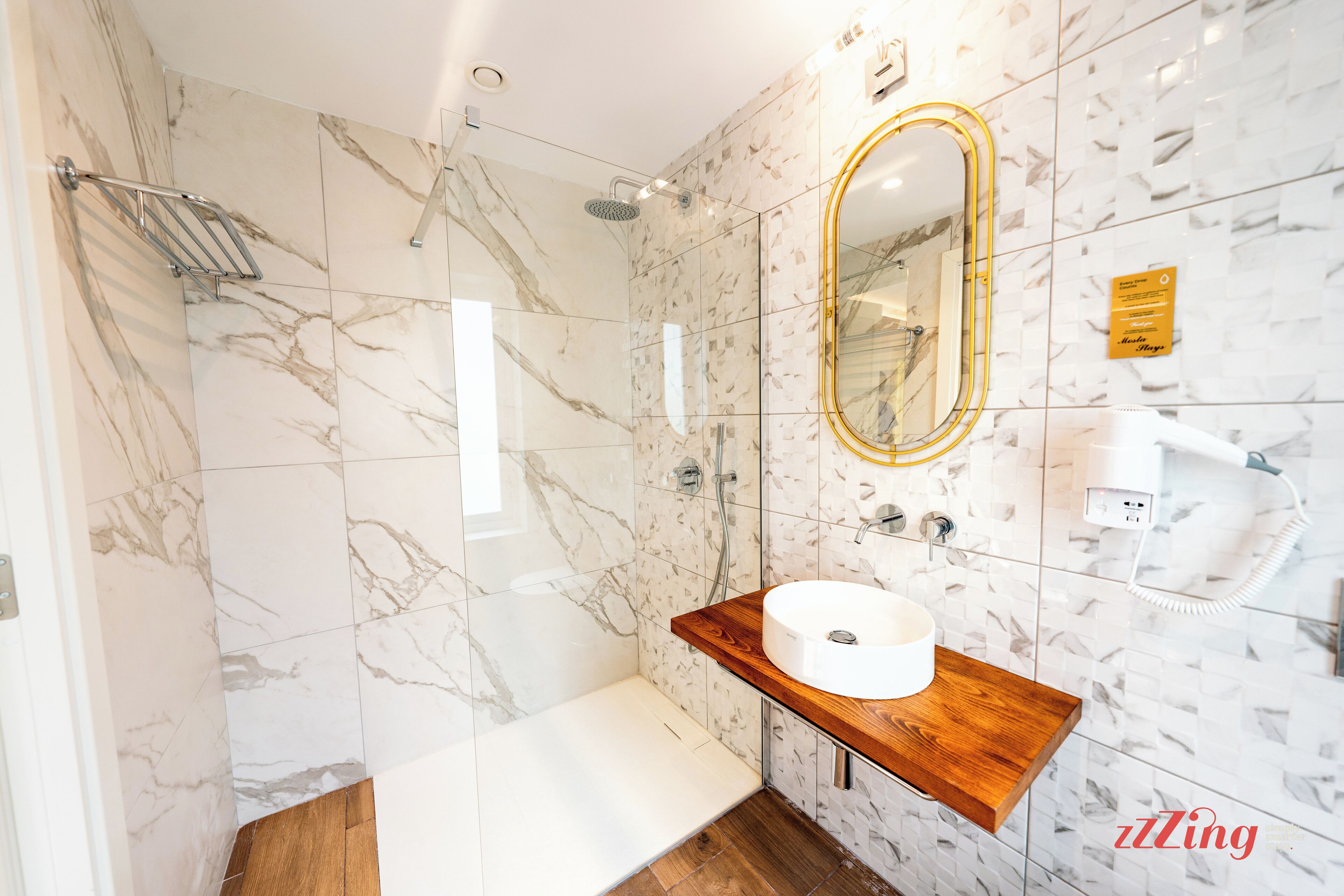 Photo - Mosta Stays by Zzzing