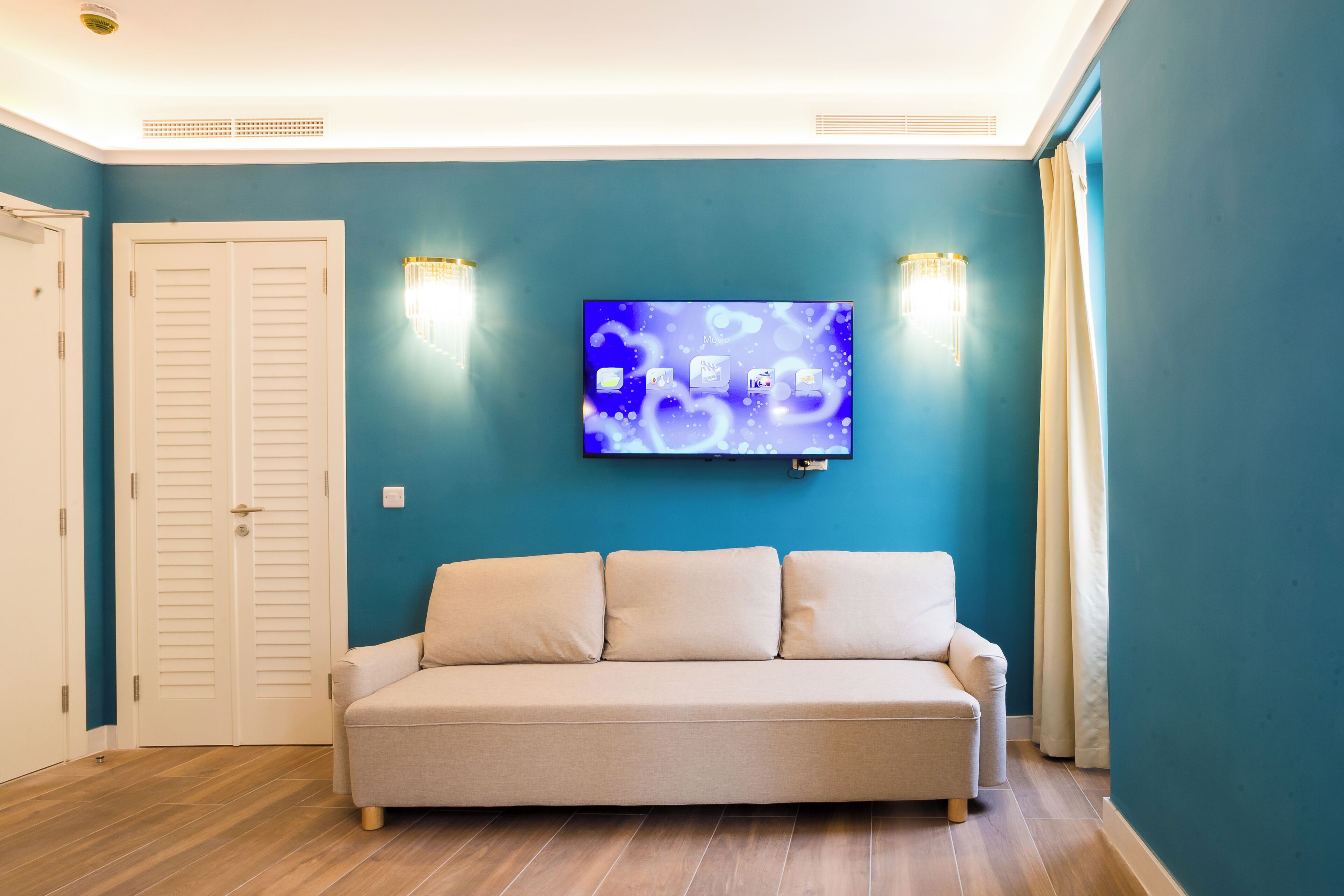 Photo - Mosta Stays by Zzzing