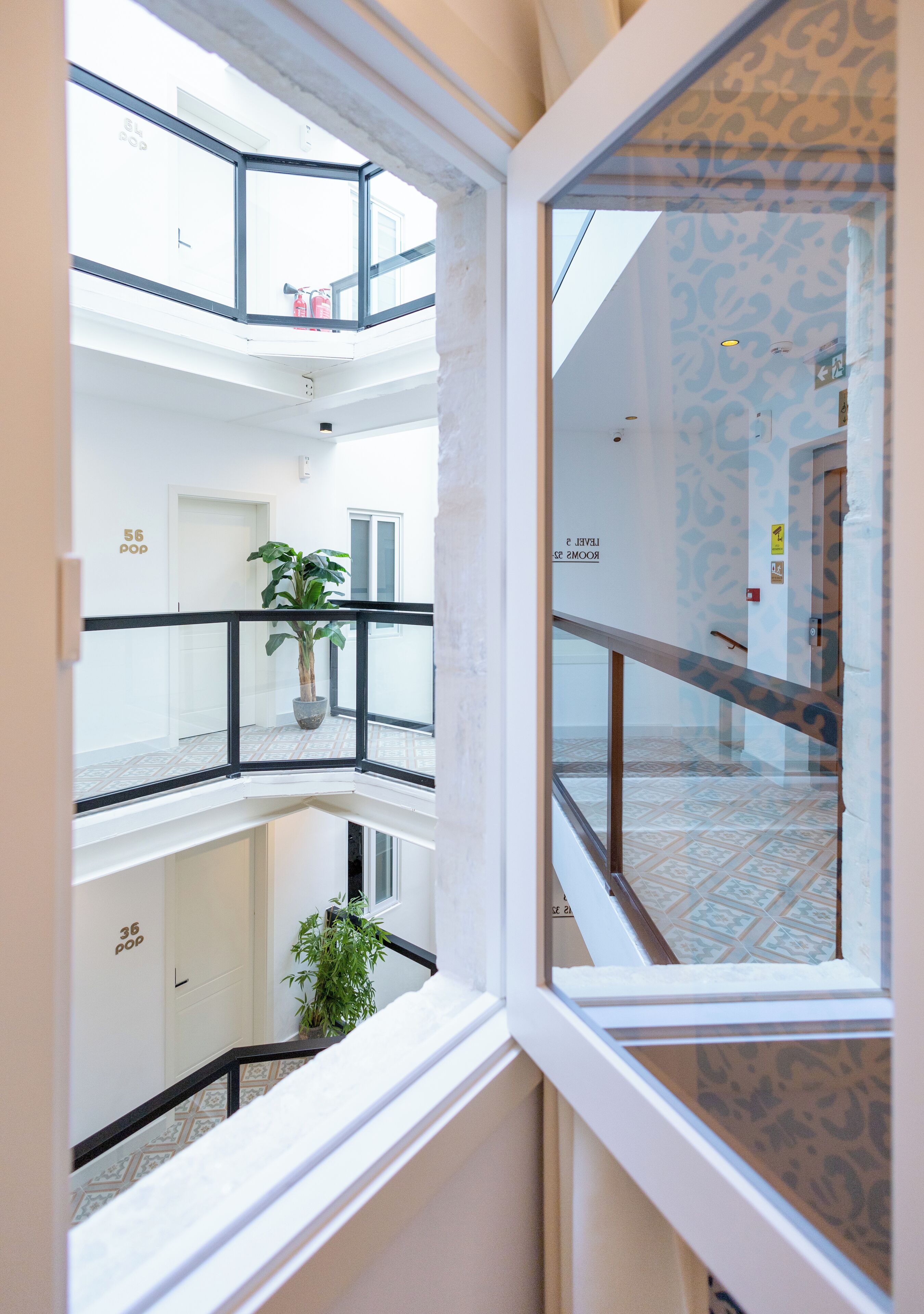 Photo - Mosta Stays by Zzzing