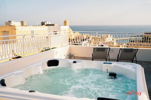Rooftop pool - Avalon Boutique  (Valletta)