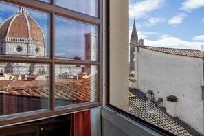 الإطلالة من المنشأة