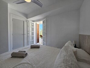 2 chambres, fer et planche à repasser, accès à Internet, literie fournie