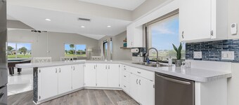 The Cozy Coconut~2Bd~2Ba~PRIVATE POOL~GOLF COURSE VIEW~NEARBY BEACHES