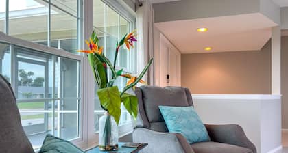 The Cozy Coconut~2Bd~2Ba~PRIVATE POOL~GOLF COURSE VIEW~NEARBY BEACHES