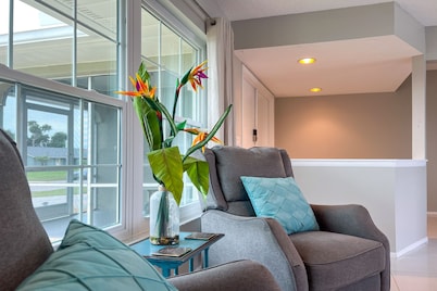 The Cozy Coconut~2Bd~2Ba~PRIVATE POOL~GOLF COURSE VIEW~NEARBY BEACHES