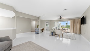Unclassified image, 3 of 24, button - The Cozy Coconut~2Bd~2Ba~PRIVATE POOL~GOLF COURSE VIEW~NEARBY BEACHES (Rotonda West)