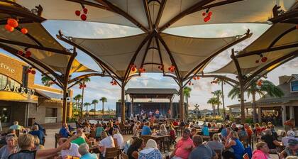 Pools and Golf 2 Min from the Home