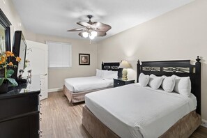 1 bedroom, Internet, bed sheets - Wave Watcher's Paradise Cove: 2BR Condo (North Myrtle Beach)