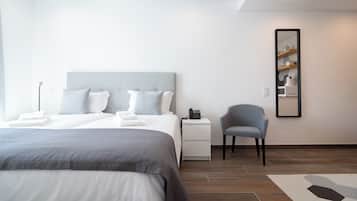 Una cassaforte in camera, postazione laptop, insonorizzazione