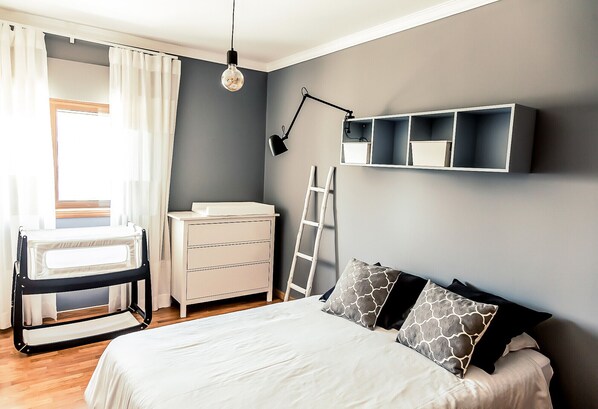 3 bedrooms, iron/ironing board, free WiFi, bed sheets
