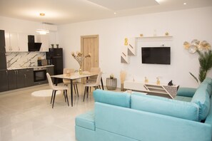 ファミリー アパートメント | リビング エリア | LED テレビ