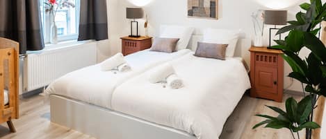 4 bedrooms, iron/ironing board, free WiFi, bed sheets